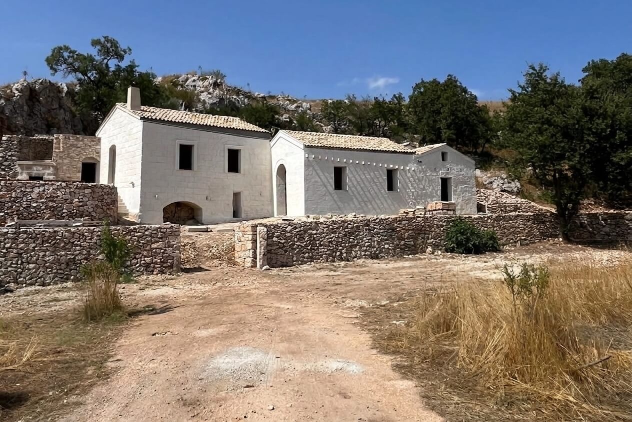 La masseria vista dalla strada di accesso