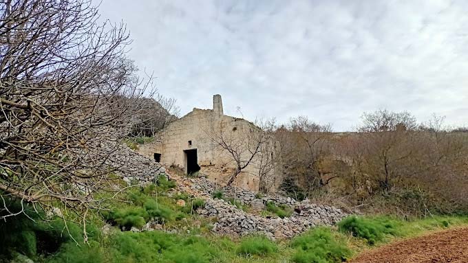 La masseria in stato di abbandono, vista da sud